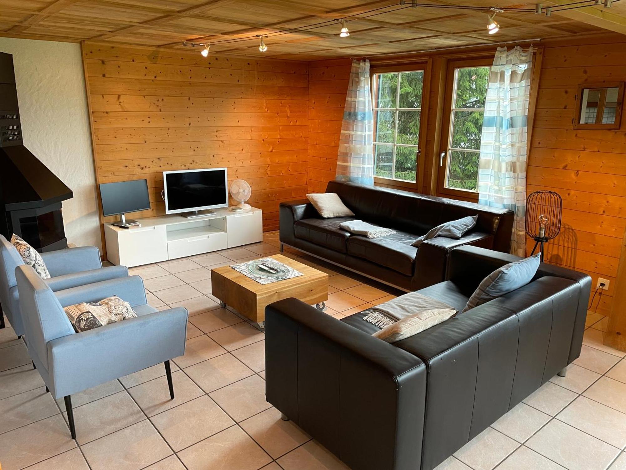 Edelweiss 4 Zi Ferienwohnung In Landhaus Frutigen Esterno foto