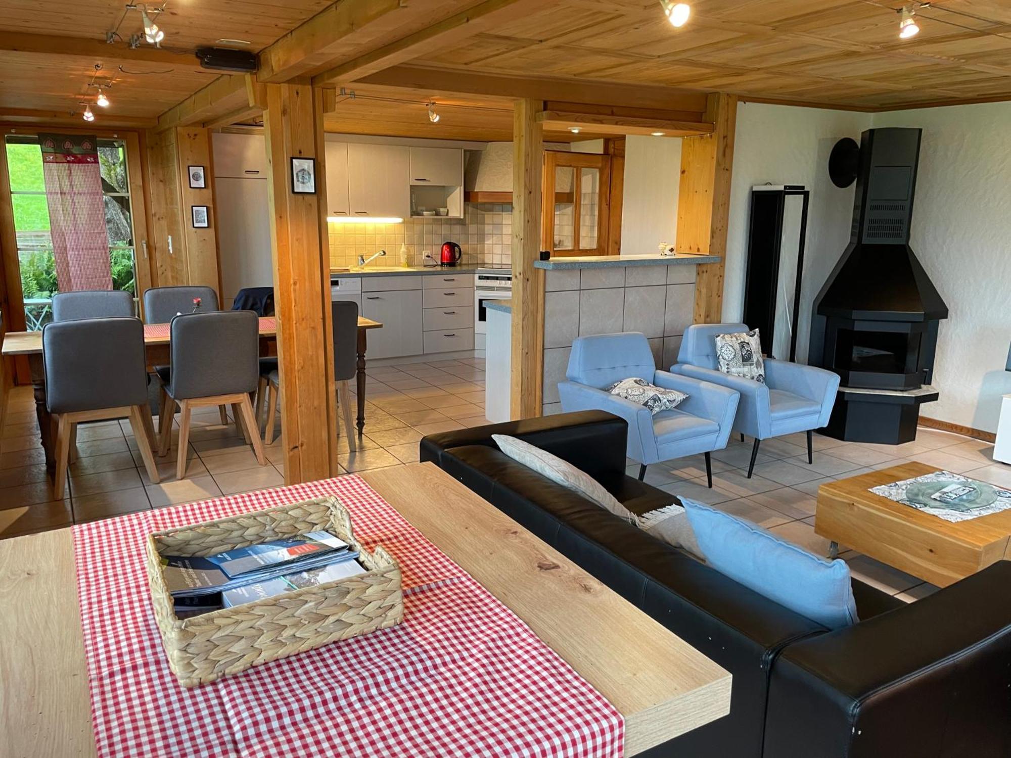 Edelweiss 4 Zi Ferienwohnung In Landhaus Frutigen Esterno foto